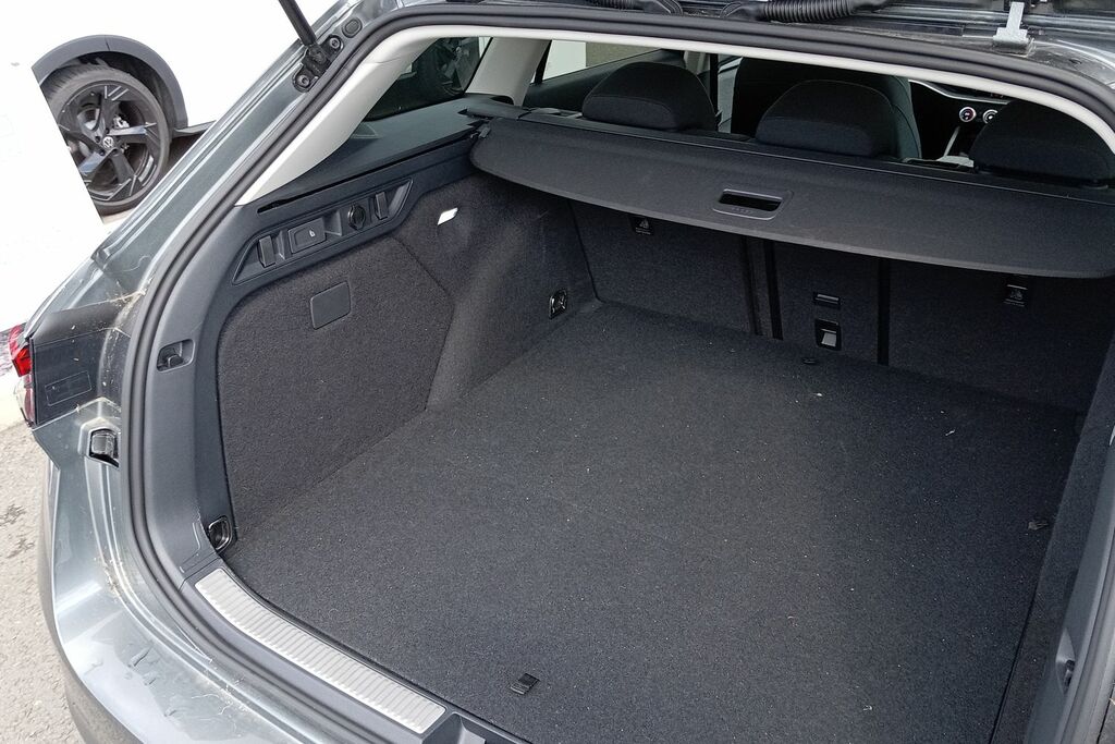 Skoda Superb Se Technology White #9