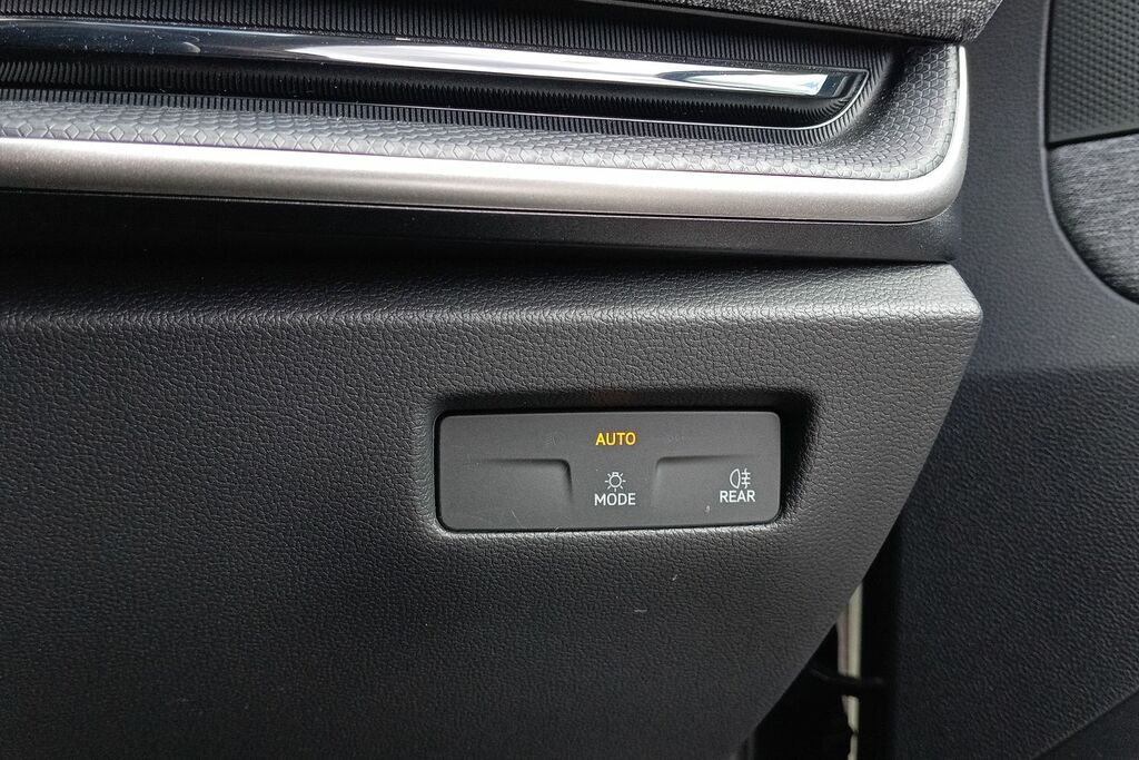Skoda Superb Se Technology White #30