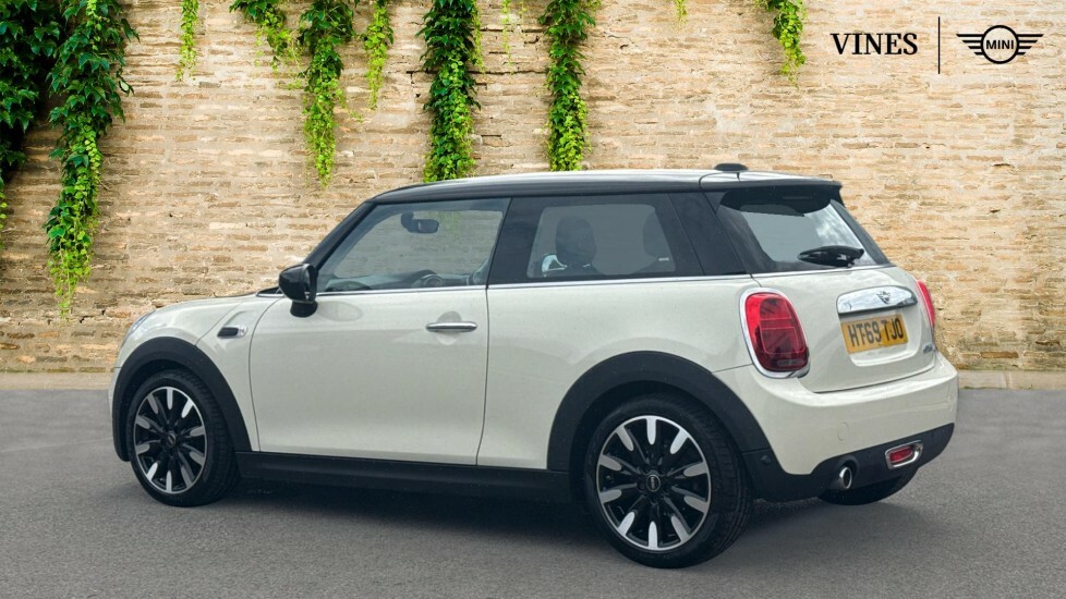 Mini Hatch 3-Door Hatch Cooper Exclusive HT69TJO White #2