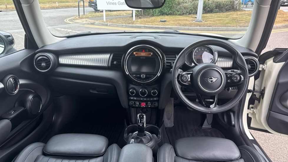 Mini Hatch 3-Door Hatch Cooper Exclusive HT69TJO White #4