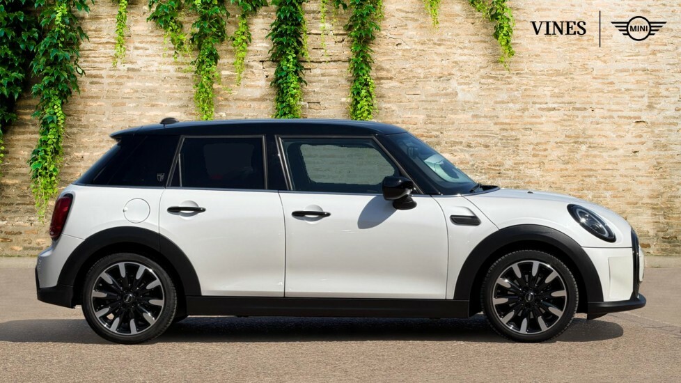 Mini Hatch 5-Door Hatch Cooper Exclusive HK73MVM White #3