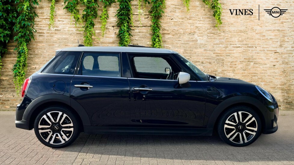 Mini Hatch 5-Door Hatch Cooper Exclusive KM23EXO Black #3