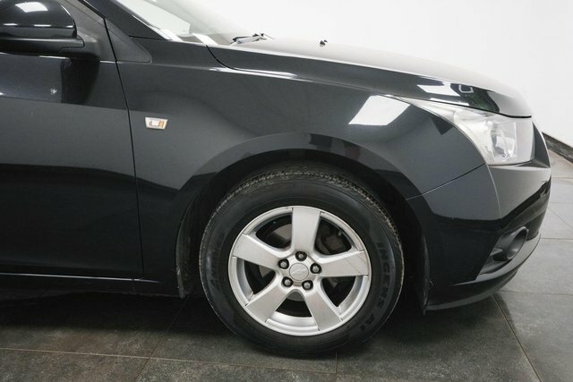 Chevrolet Cruze 1.6 Ls Euro 5 Black #4
