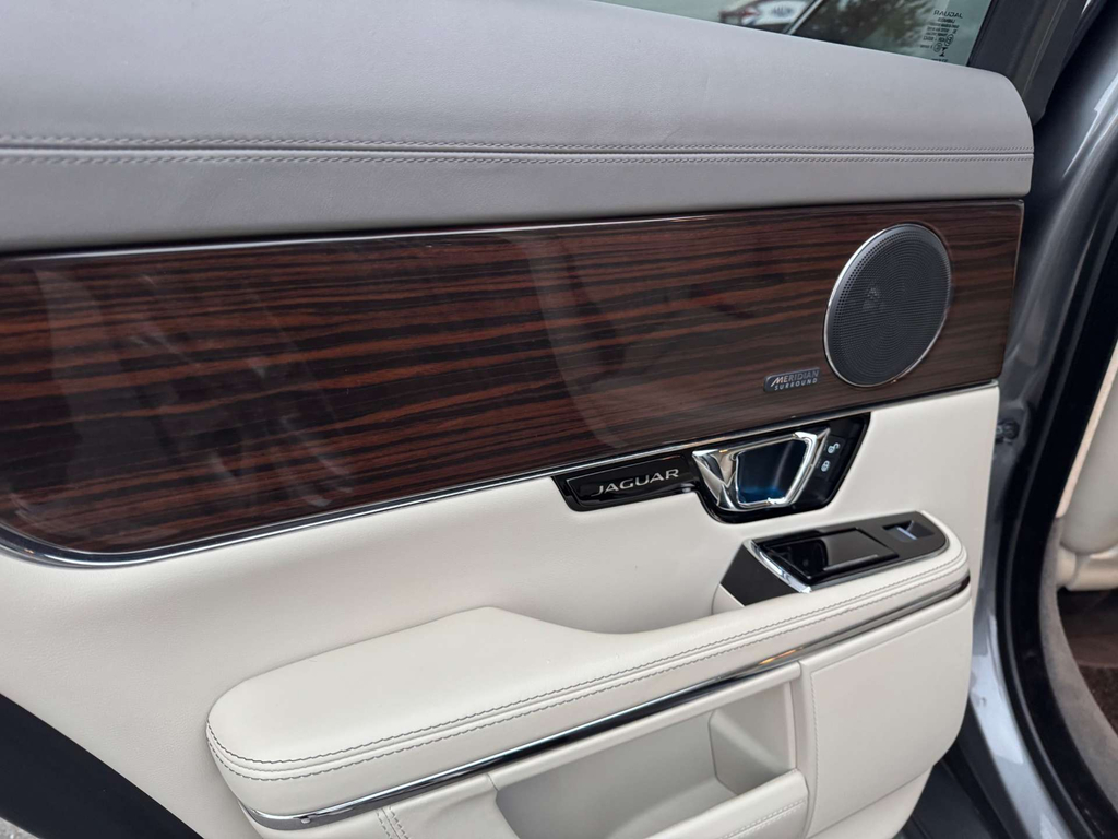 Jaguar XJ Portfolio V6 D #5