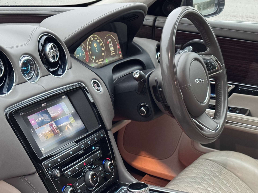 Jaguar XJ Portfolio V6 D #4