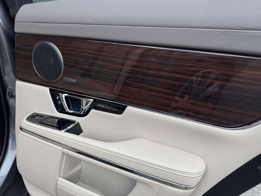 Jaguar XJ Portfolio V6 D #6