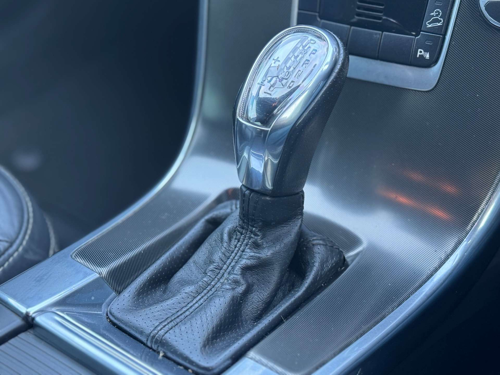 Volvo XC60 2.0 T5 240 R-design Powershift Silver #23