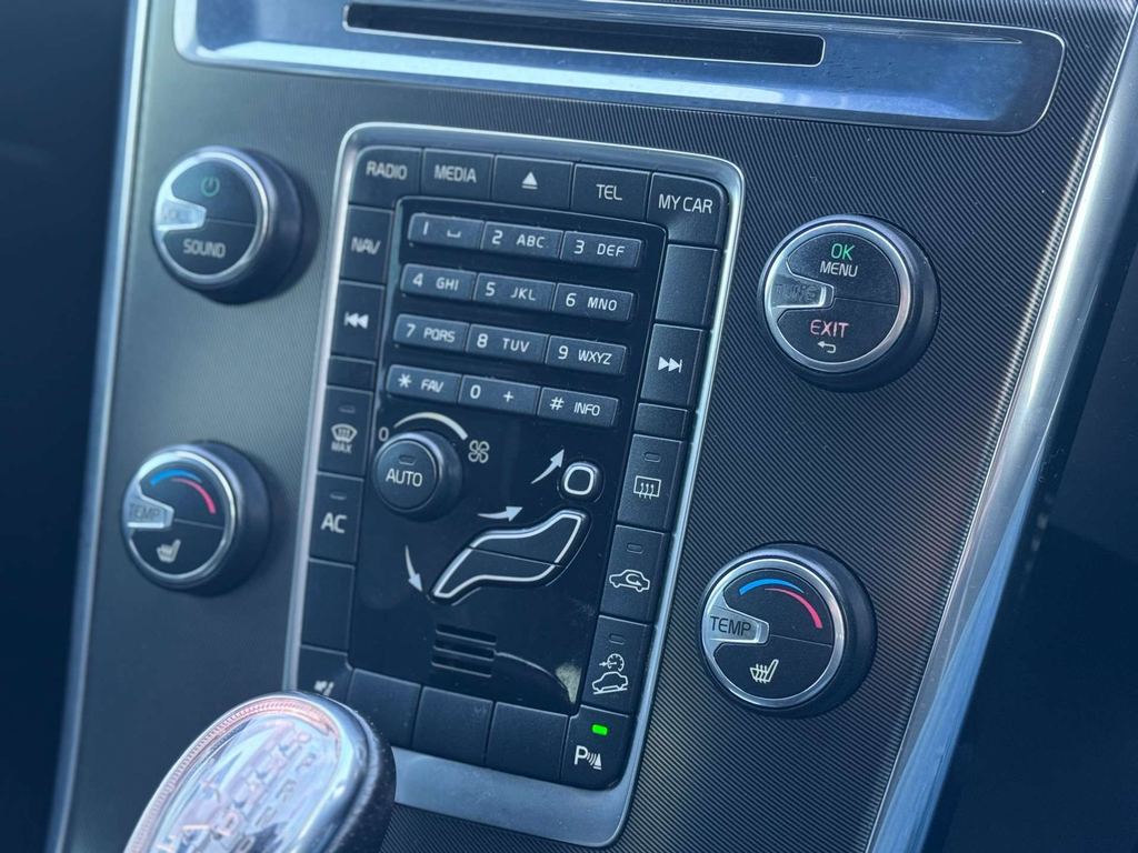 Volvo XC60 2.0 T5 240 R-design Powershift Silver #26