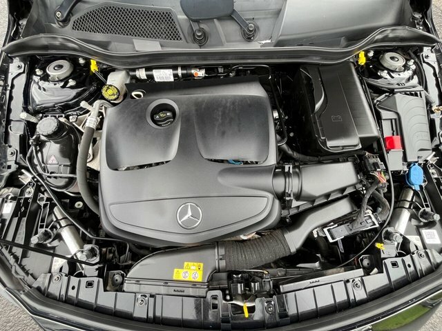 Mercedes-Benz GLA Class Gla180 Urban Edition Suv Black #2