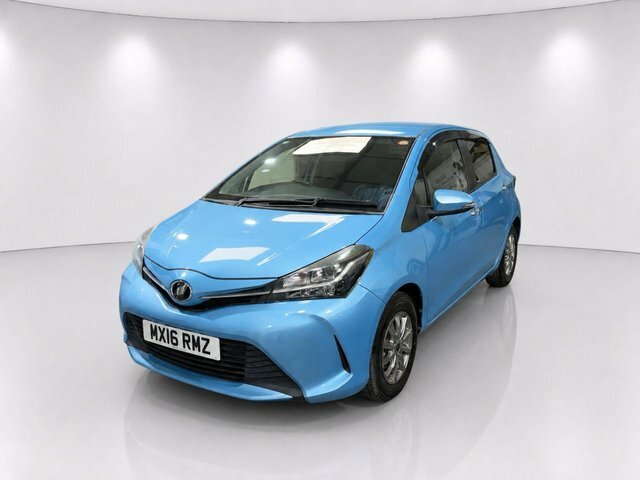 Toyota Vitz Toyota Vitz Yaris 1.3 White #2