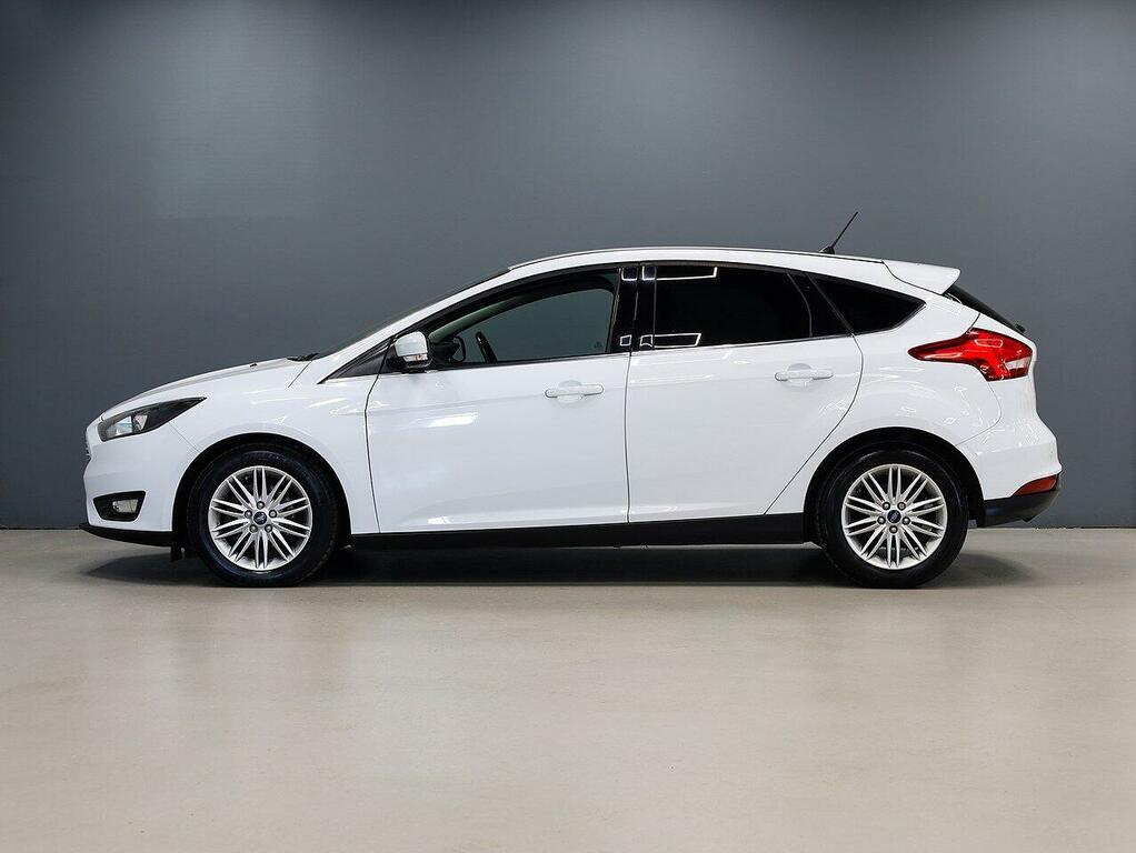 Ford Focus Hatchback AF67OTR White #6
