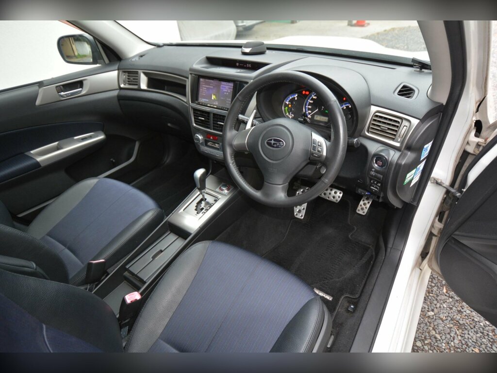 Subaru Exiga 2.0 Gt Turbo Awd-glass Roof-seven Seater White #2