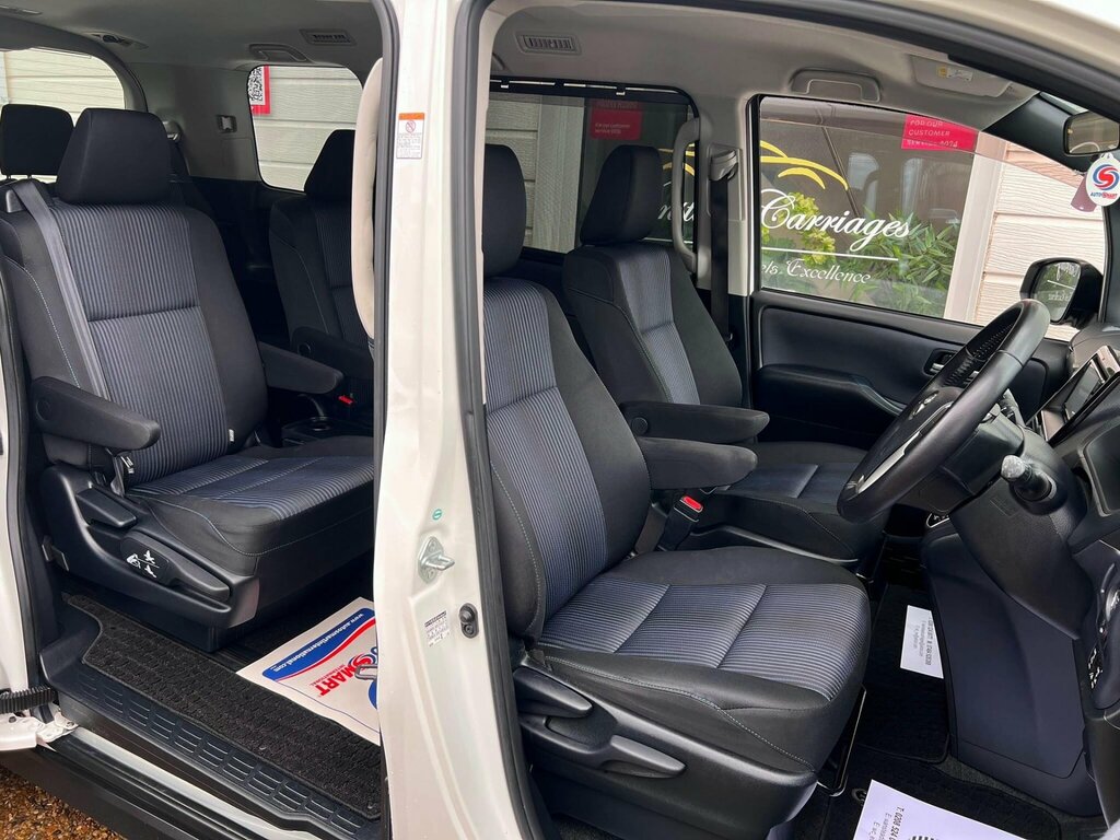 Toyota Voxy Eletricdoorlowmilesulez Black #14