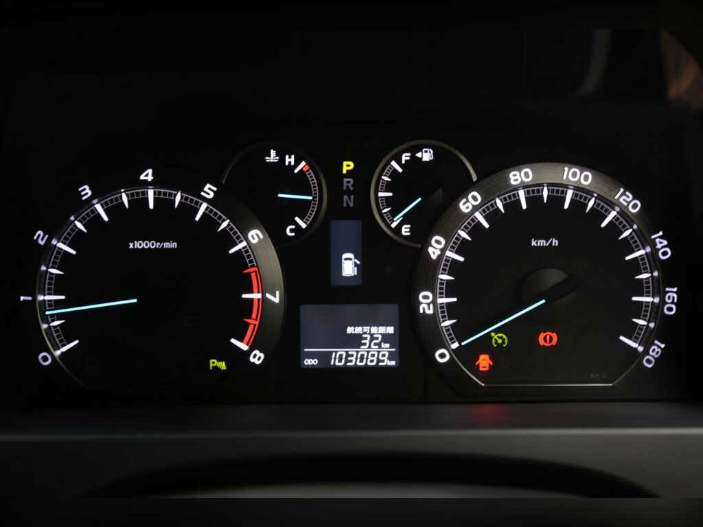 Toyota Vellfire 2.4 Auto White #43