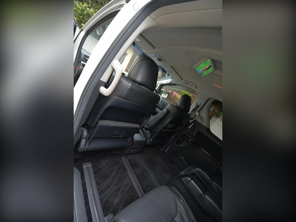 Toyota Vellfire 2.4 Auto White #28