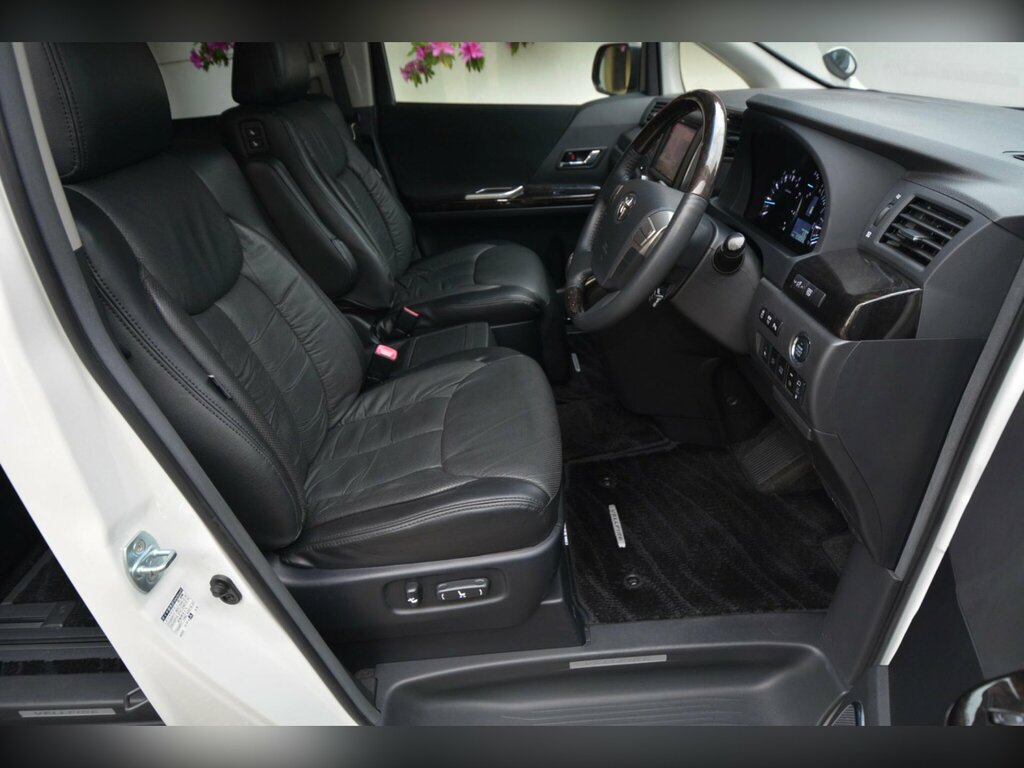 Toyota Vellfire 2.4 Auto White #18