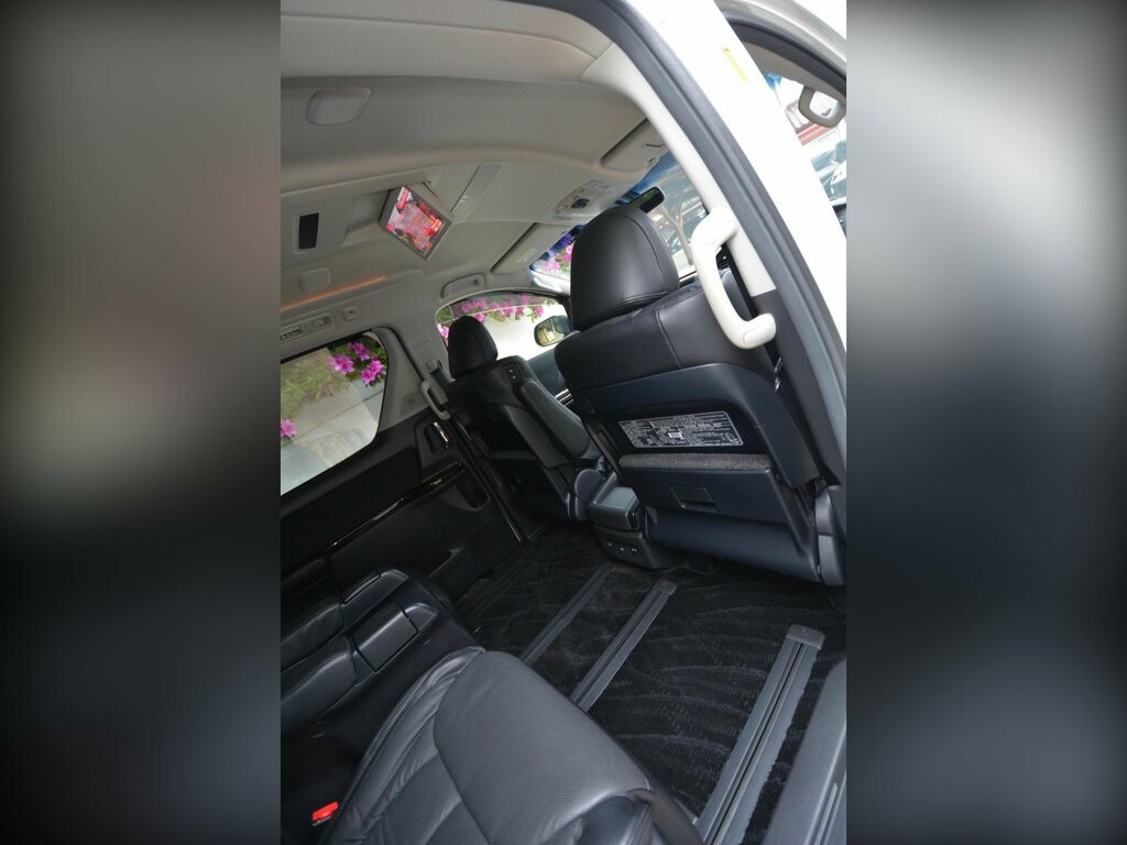 Toyota Vellfire 2.4 Auto White #20