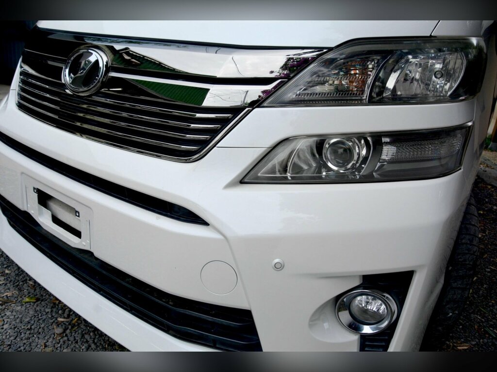 Toyota Vellfire 2.4 Auto White #16