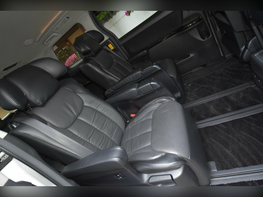 Toyota Vellfire 2.4 Auto White #22