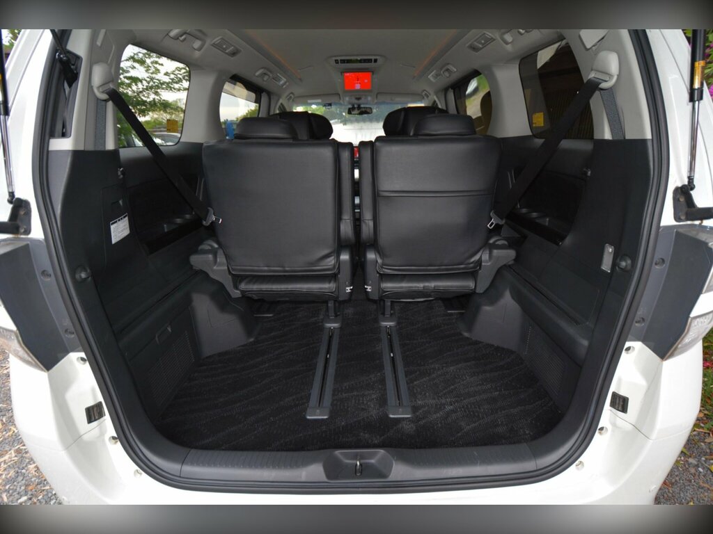 Toyota Vellfire 2.4 Auto White #39