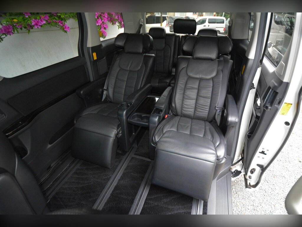 Toyota Vellfire 2.4 Auto White #34