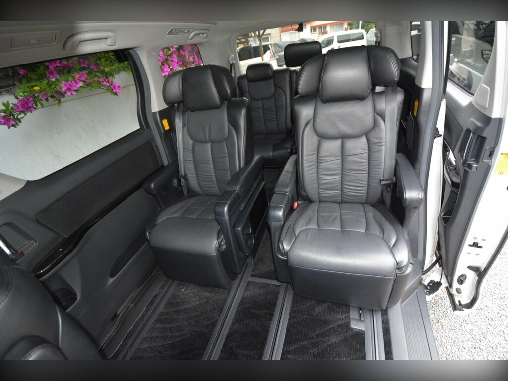Toyota Vellfire 2.4 Auto White #29