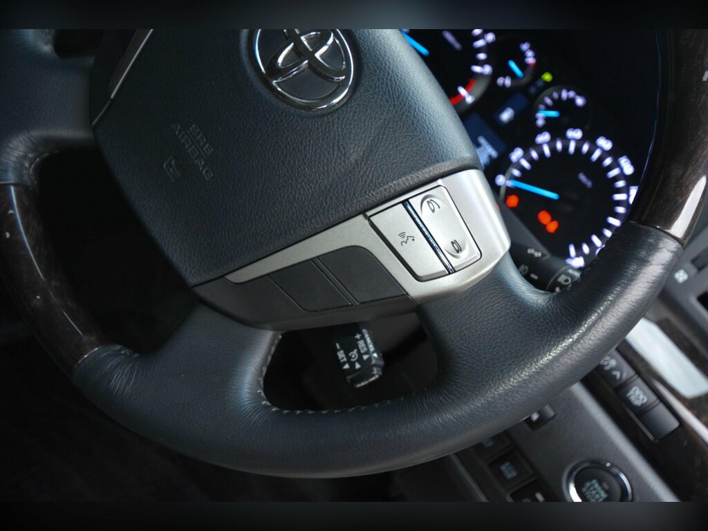 Toyota Vellfire 2.4 Auto White #48