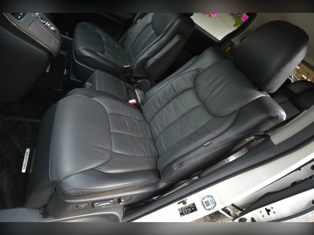 Toyota Vellfire 2.4 Auto White #24