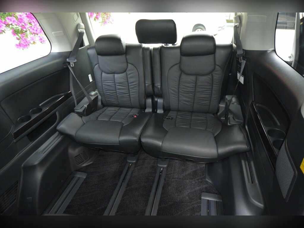 Toyota Vellfire 2.4 Auto White #37