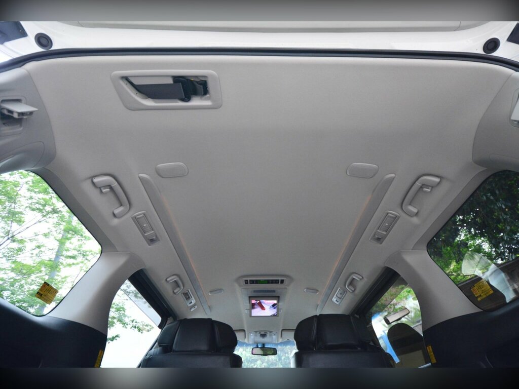 Toyota Vellfire 2.4 Auto White #41