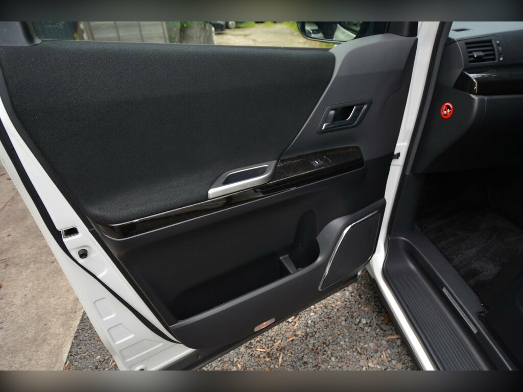Toyota Vellfire 2.4 Auto White #27