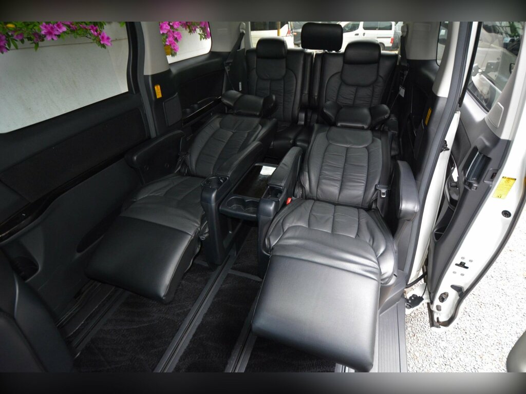 Toyota Vellfire 2.4 Auto White #33