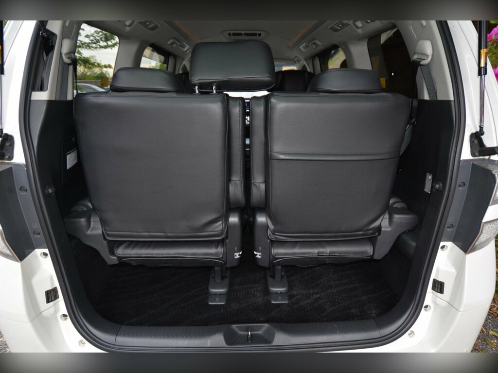 Toyota Vellfire 2.4 Auto White #38