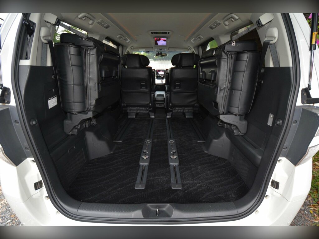 Toyota Vellfire 2.4 Auto White #40