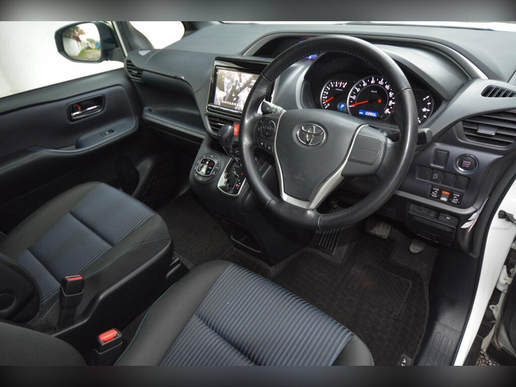Toyota Voxy 2.0 Zs Kiramaki Edition - Eight Seater #2