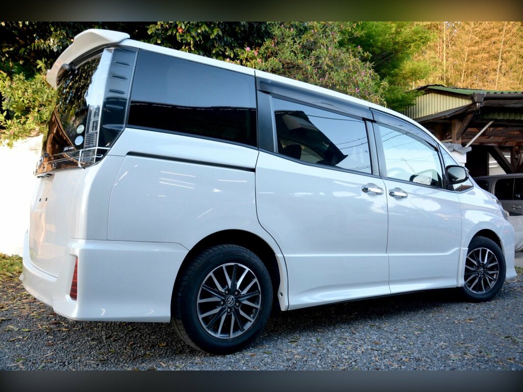 Toyota Voxy 2.0 Zs Kiramaki Edition - Eight Seater #6