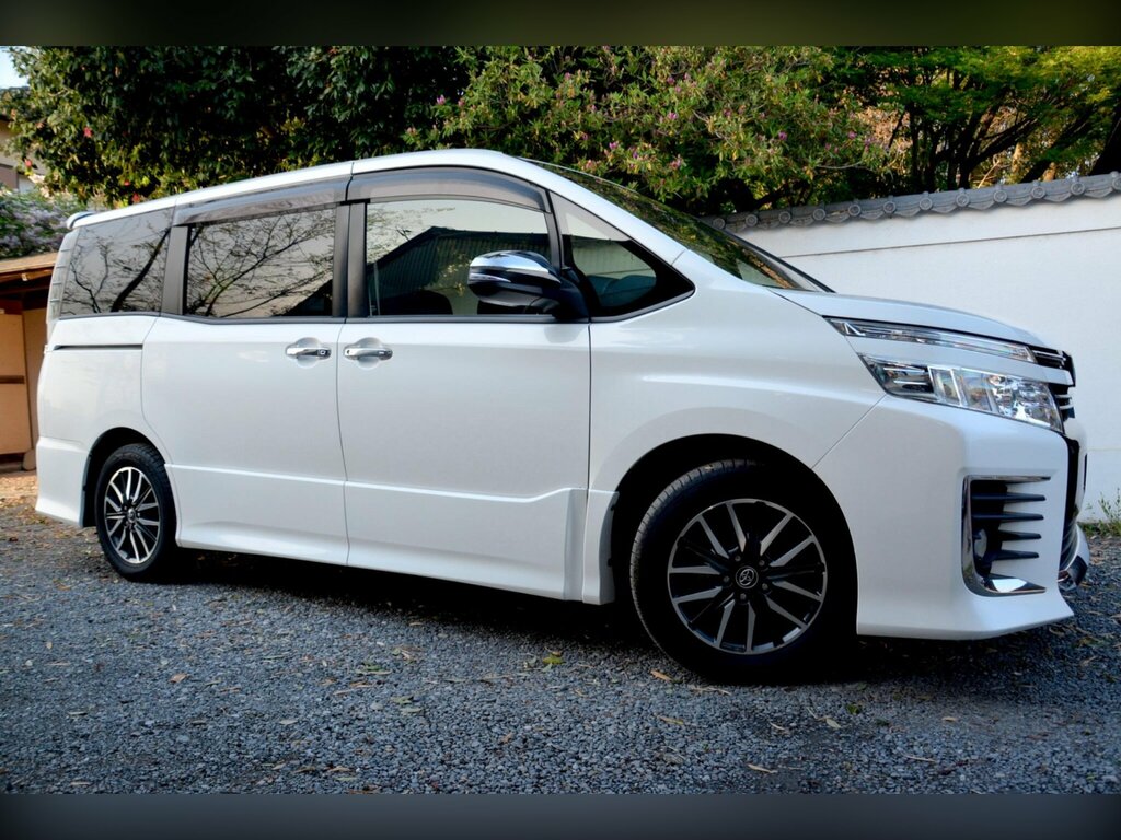 Toyota Voxy 2.0 Zs Kiramaki Edition - Eight Seater #5