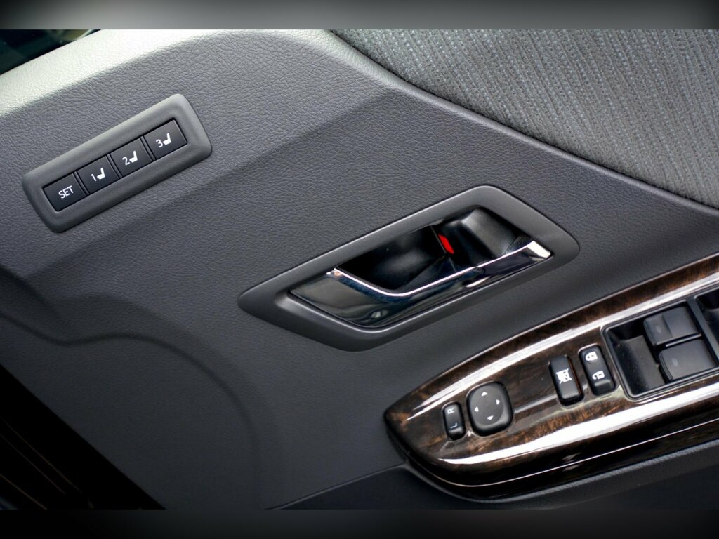 Toyota Vellfire Automatic Black #51