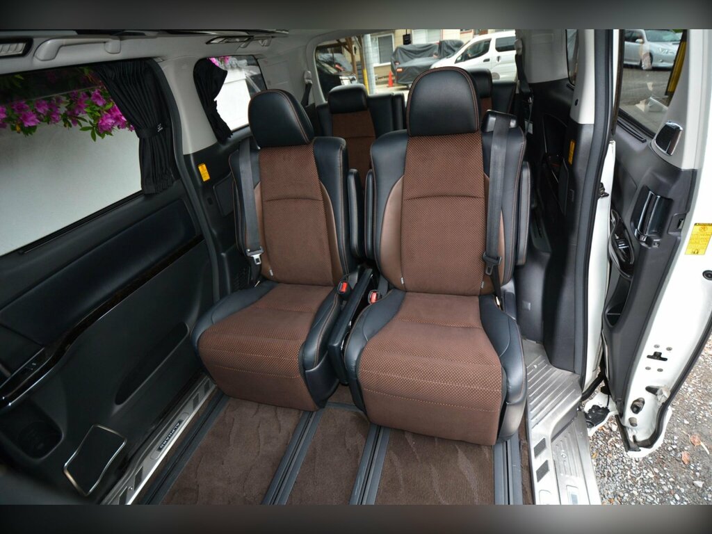 Toyota Alphard Petrol White #31