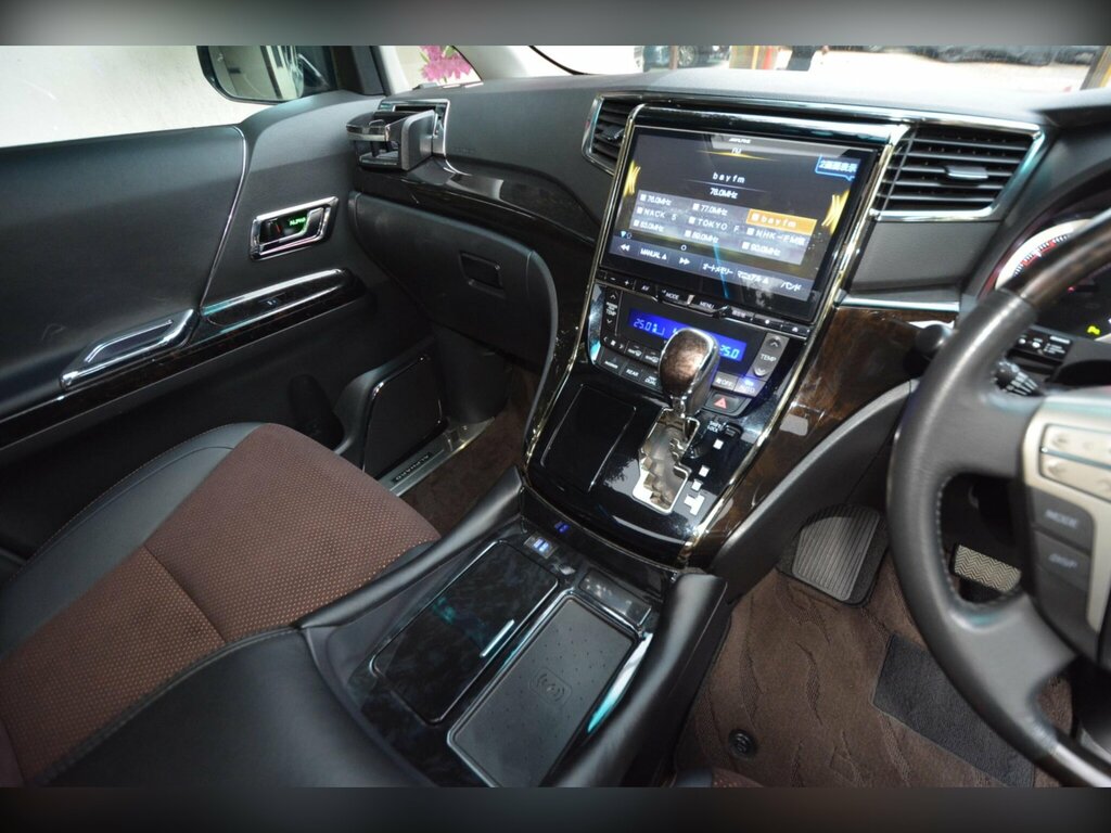 Toyota Alphard Petrol White #48