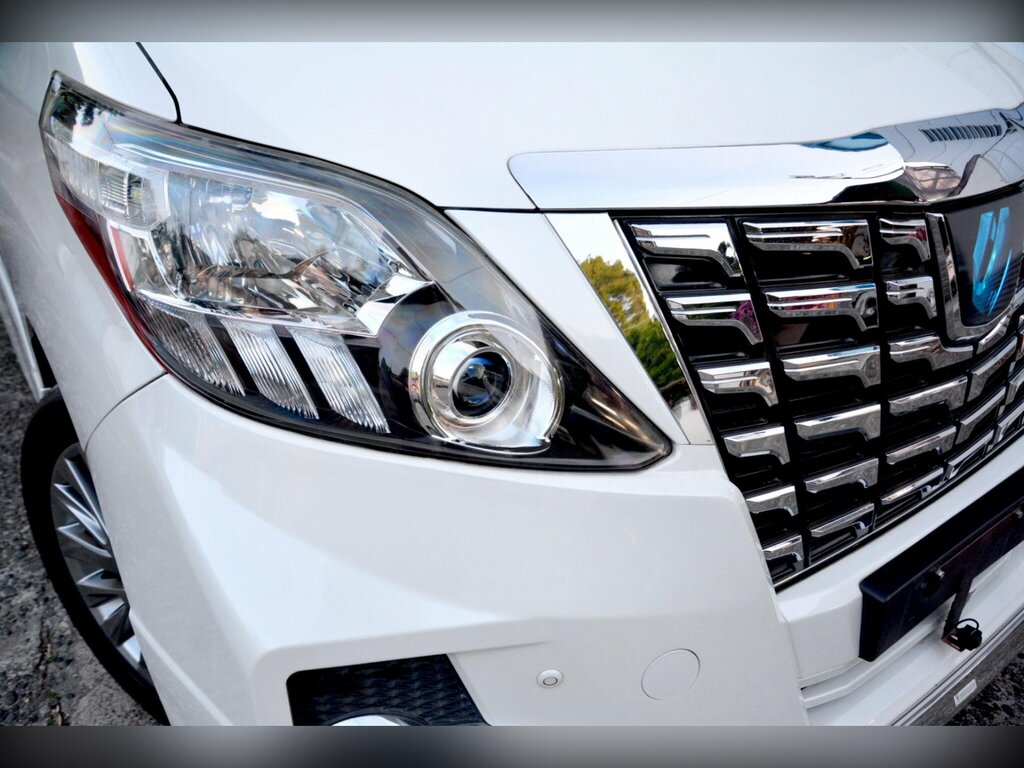 Toyota Alphard Petrol White #17