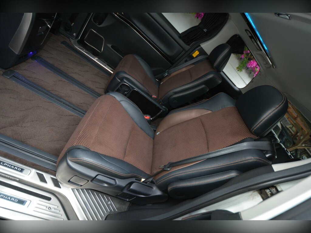 Toyota Alphard Petrol White #34