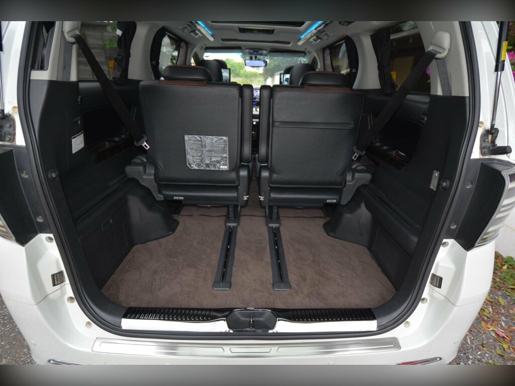 Toyota Alphard Petrol White #38