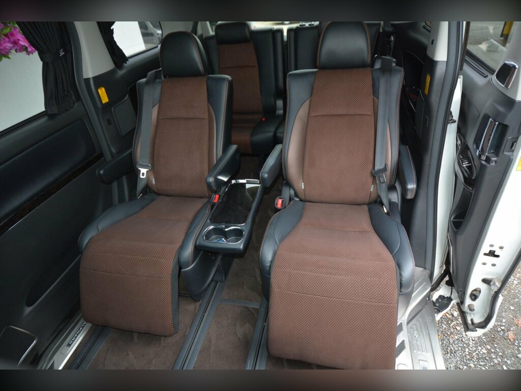 Toyota Alphard Petrol White #32