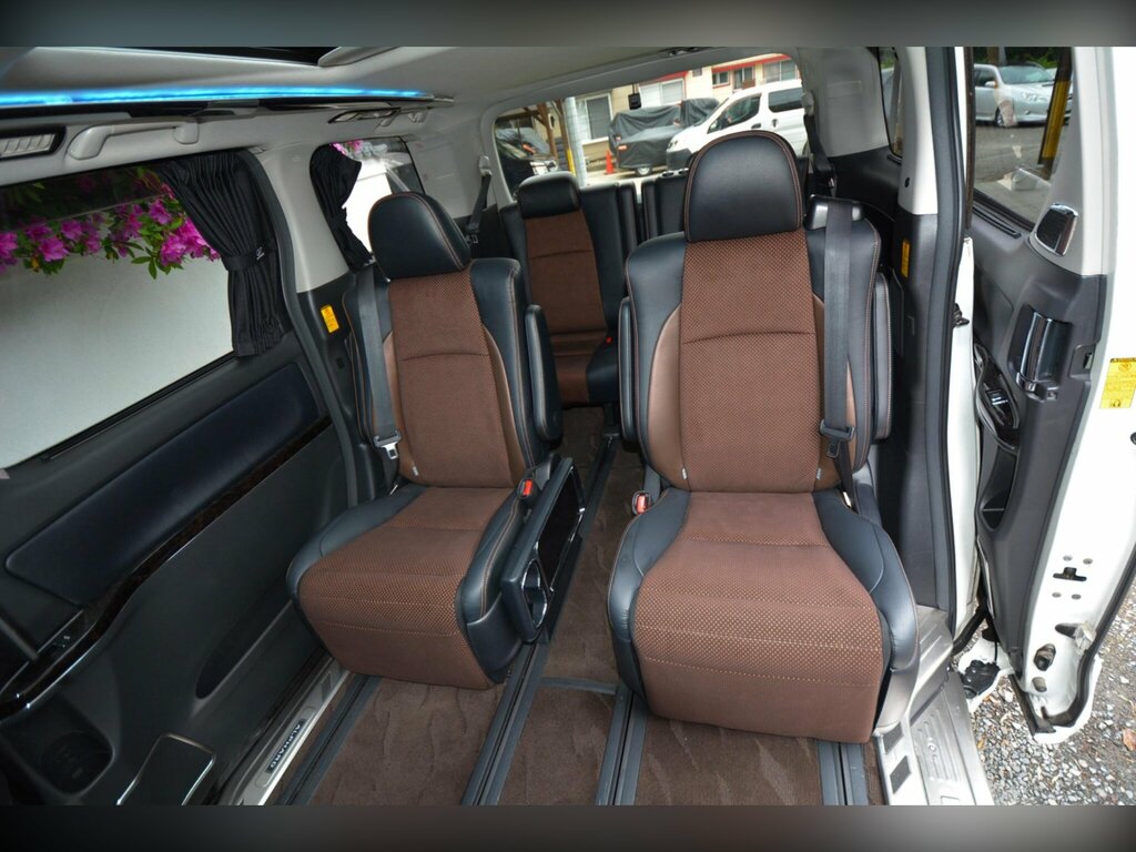Toyota Alphard Petrol White #30