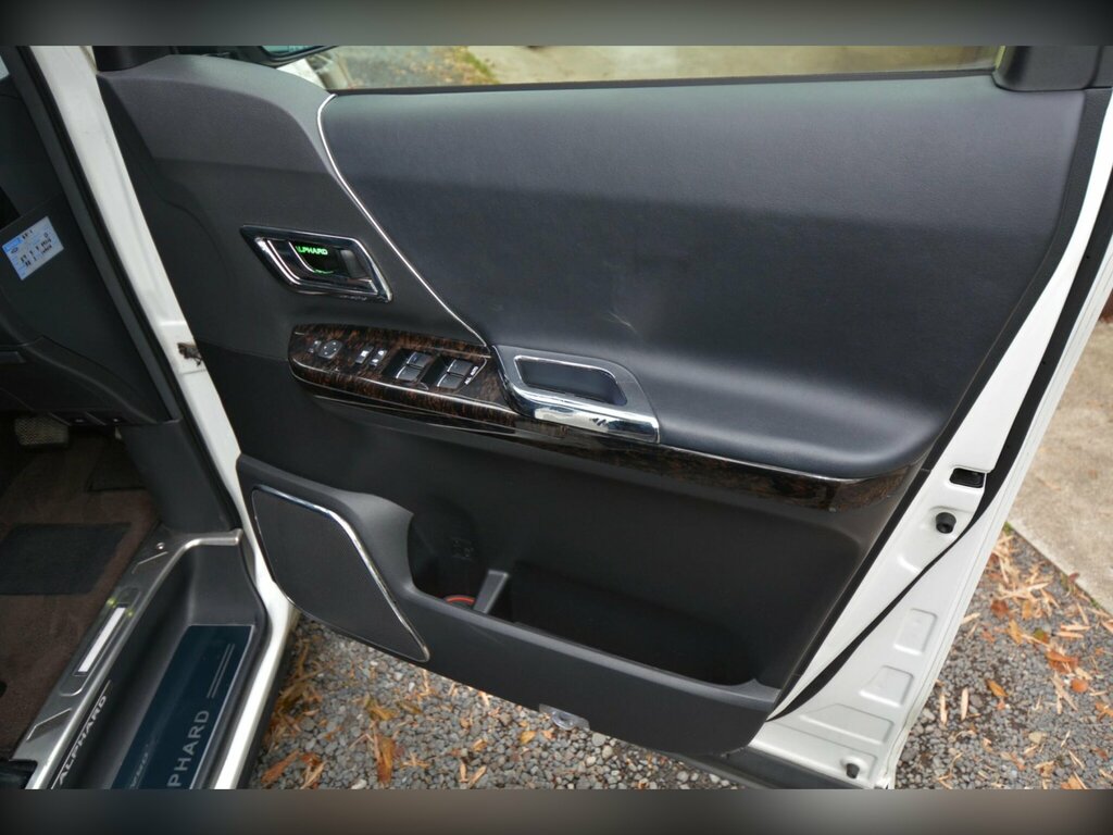 Toyota Alphard Petrol White #24