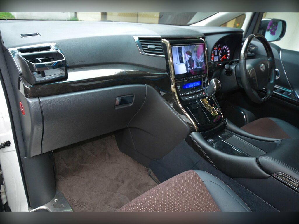 Toyota Alphard Petrol White #25