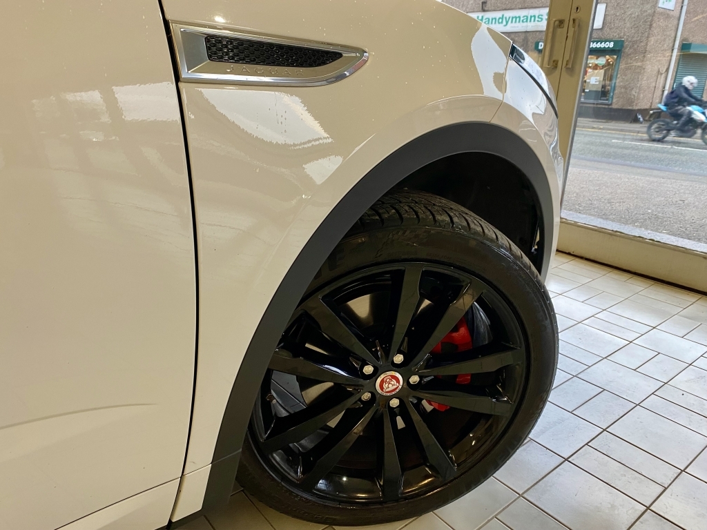 Jaguar E-Pace 2.0D 180 R-dynamic Hse White #9
