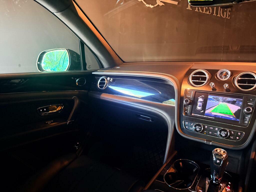 Bentley Bentayga V8 Black #73