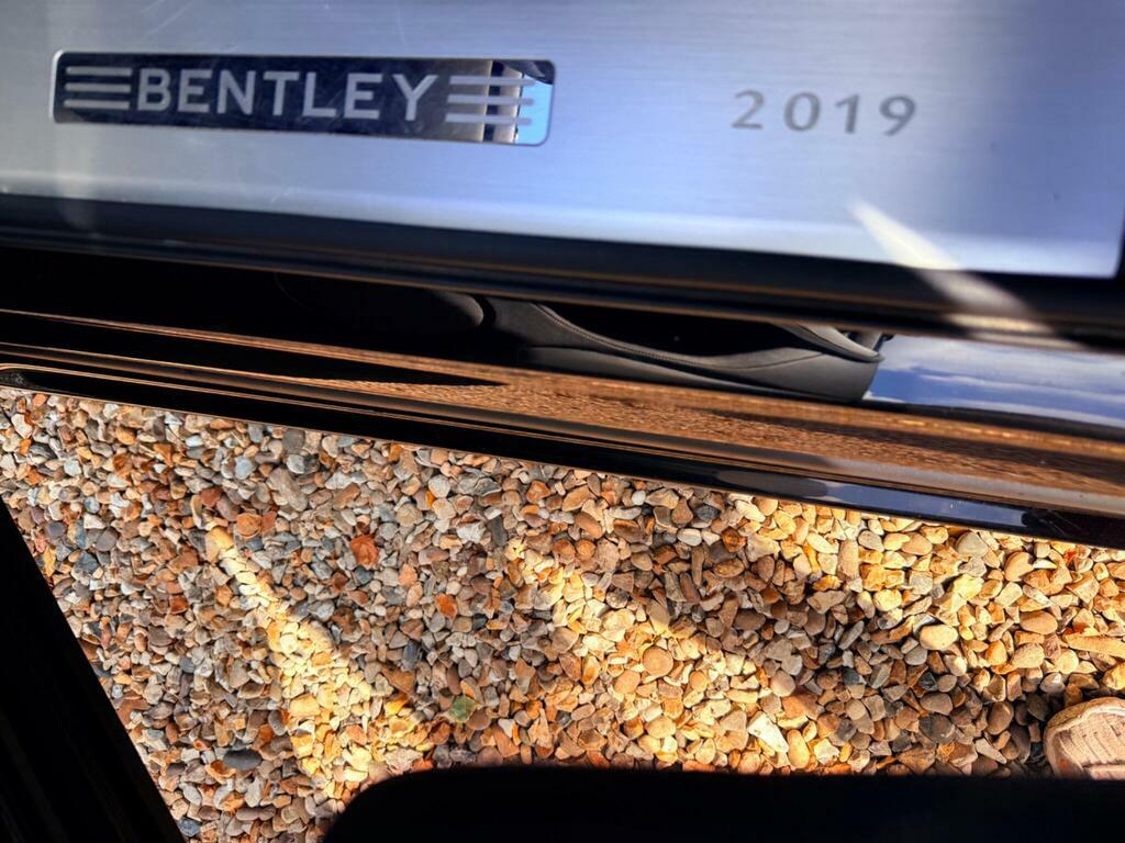 Bentley Bentayga V8 Black #77